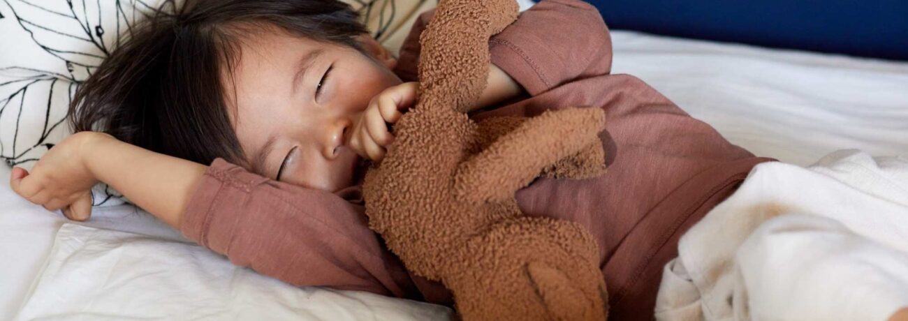 how to help my autistic child sleep