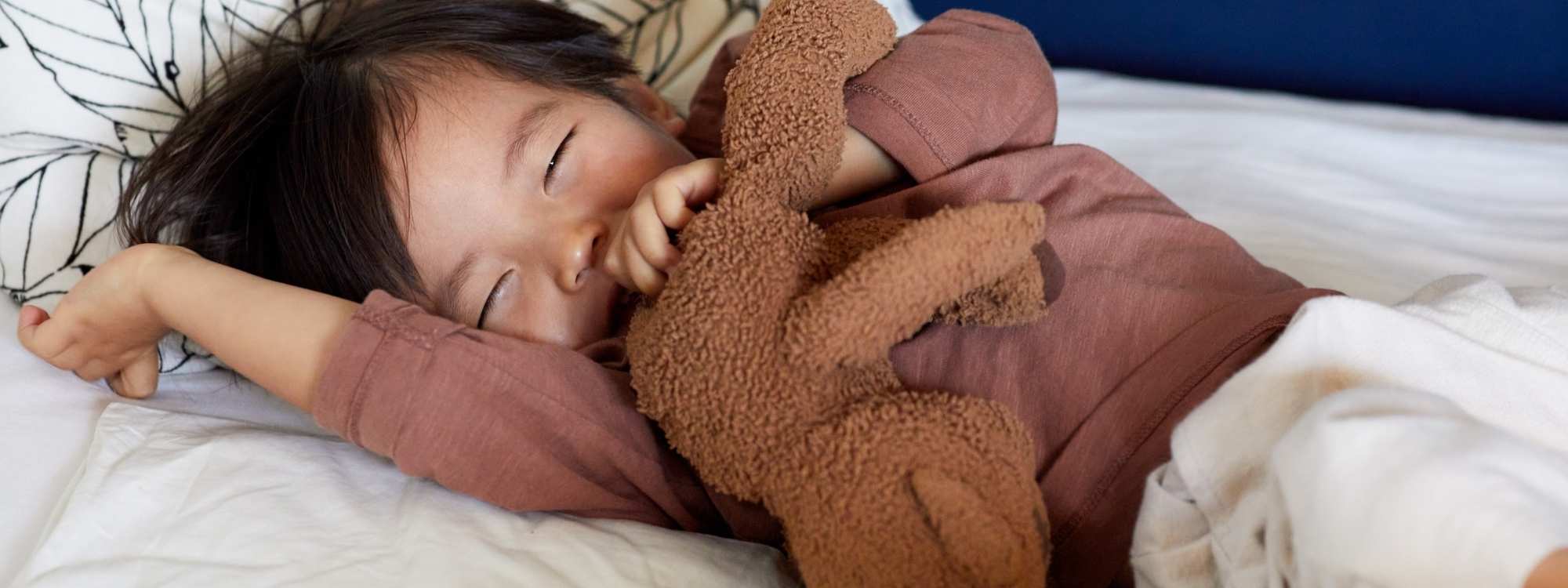 how to help my autistic child sleep